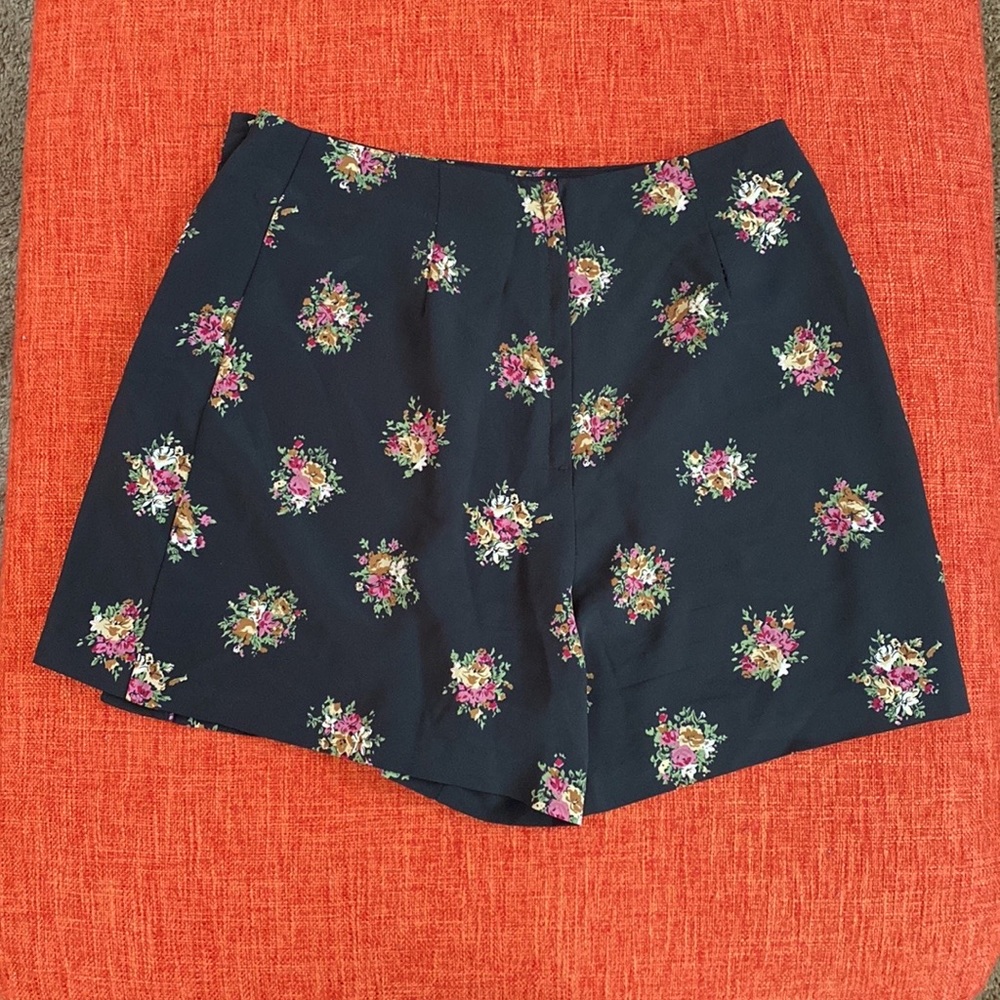 VTG 90’s Necessary Objects Dark Floral Skort Shorts Skirt - Picture 3 of 10